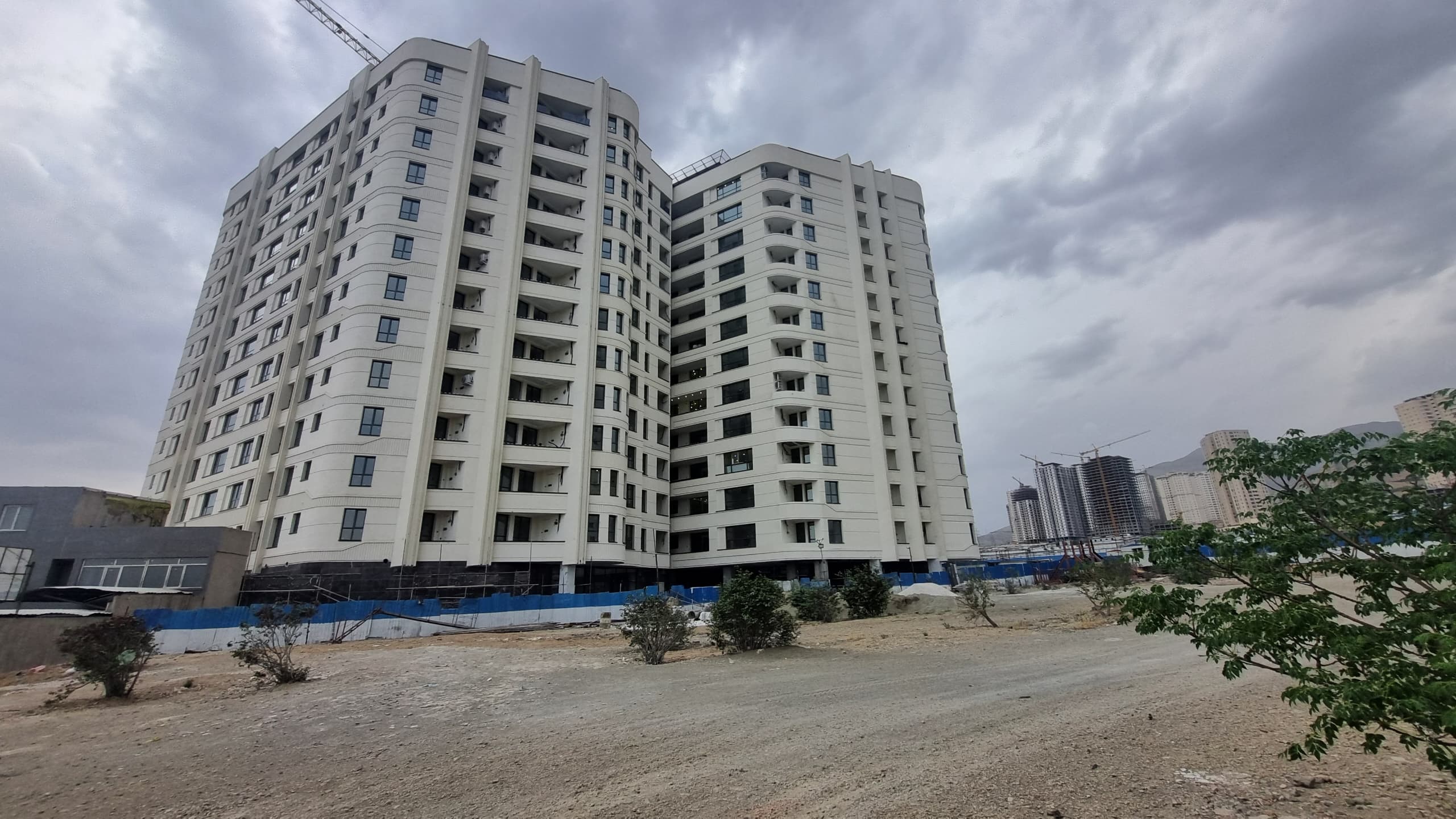 برج نارنجستان ۴ مروارید شهر