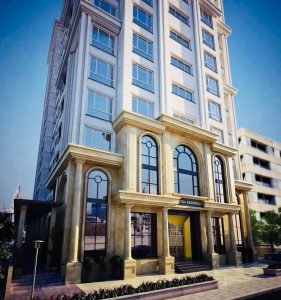 نمای بیرونی برج آترا کوهک با ترکیب سنگ و شیشه